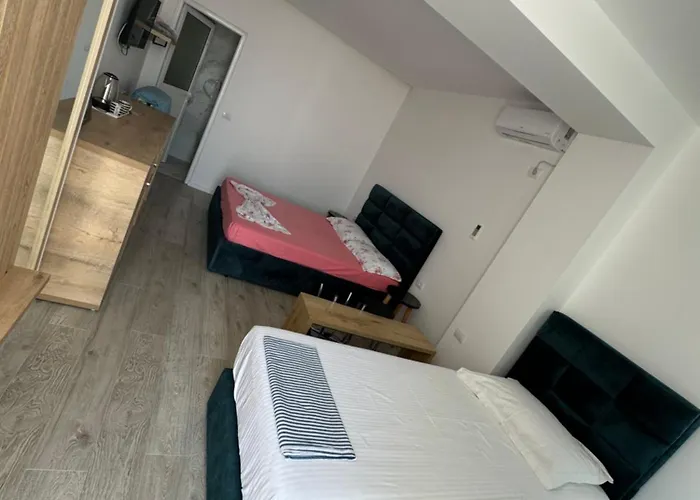 Anila's Triple With Grand Terrace