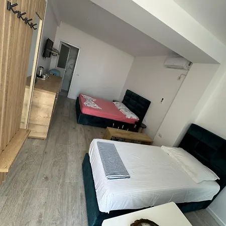 Anila's Triple With Grand Terrace 아파트 Sarandë